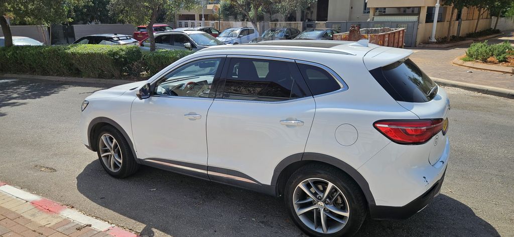 מודעת רכב אם ג'י EHS PHEV