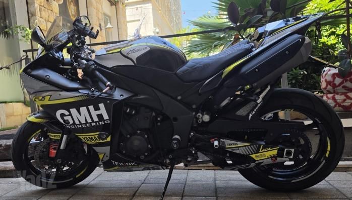 מודעת רכב ימאהה YZF-R1
