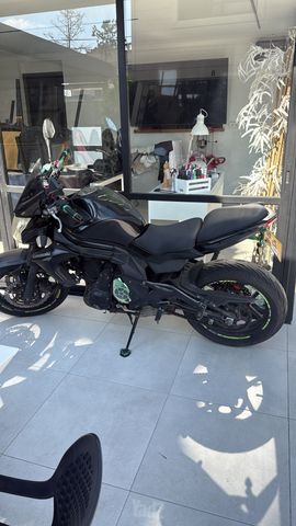 מודעת רכב קאוואסאקי ER-6N