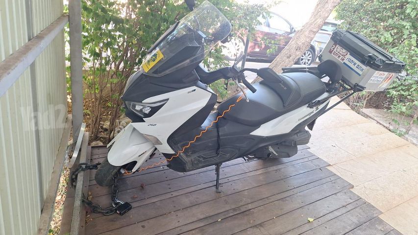 מודעת רכב סאן יאנג ג'וי-מקס Z-250