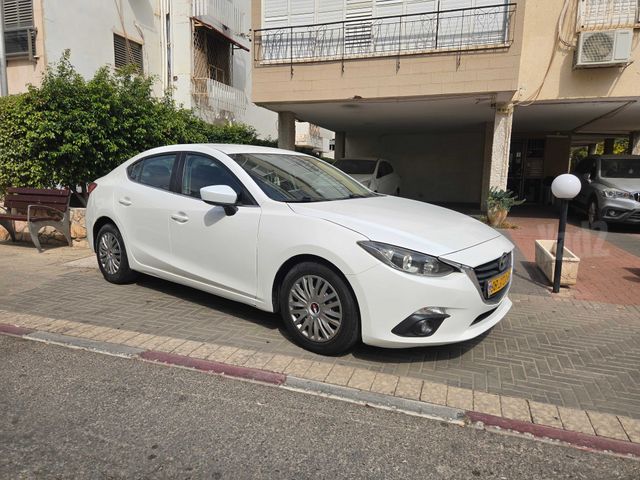 מודעת רכב מאזדה 3