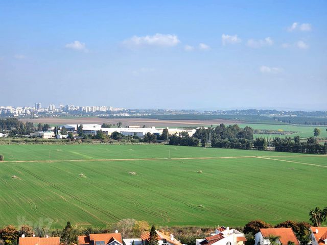 חרמון 16