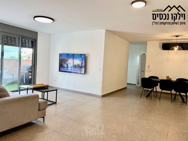 נעמי שמר 