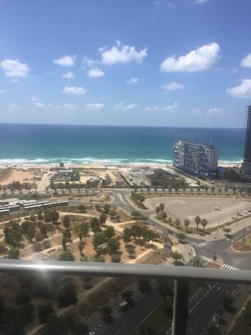 נעמי שמר 1