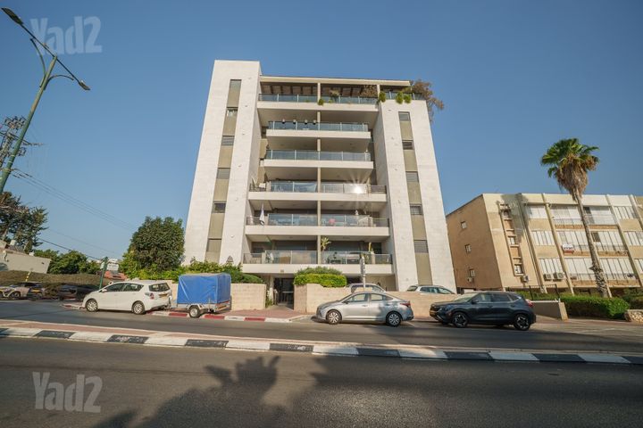 הבנים 109