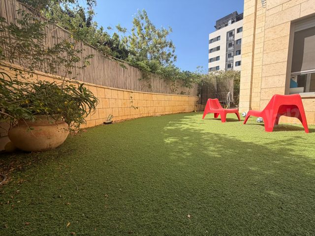 אביגדור המאירי 19