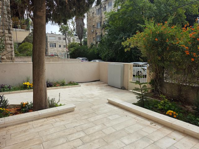 דירת גן להשכרה בירושלים (תיווך) — 5