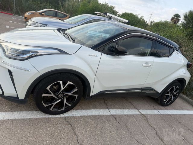 מודעת רכב טויוטה C-HR