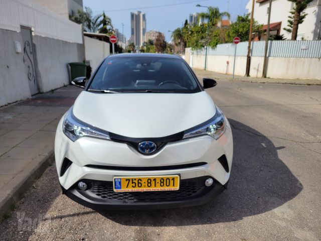 מודעת רכב טויוטה C-HR