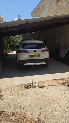 מודעת רכב טויוטה קורולה קרוס