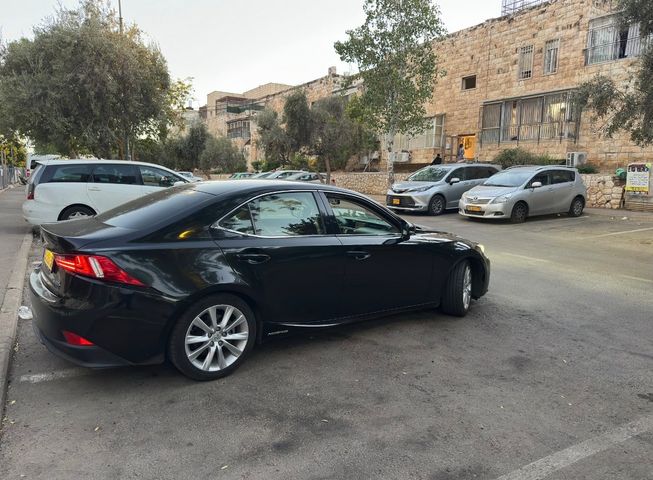 מודעת רכב לקסוס IS