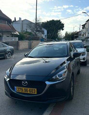 מודעת רכב מאזדה 2