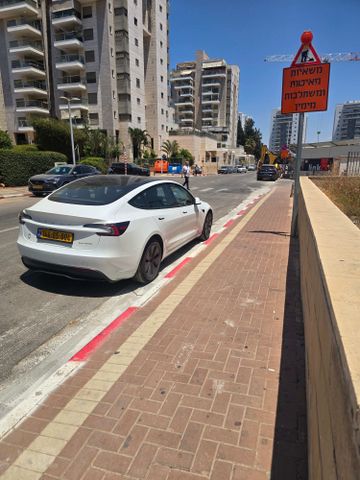מודעת רכב טסלה מודל 3