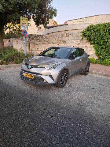 מודעת רכב טויוטה C-HR