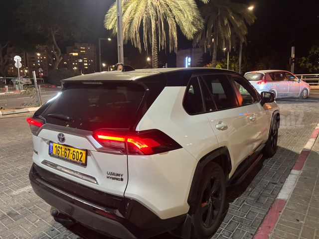 מודעת רכב טויוטה RAV4