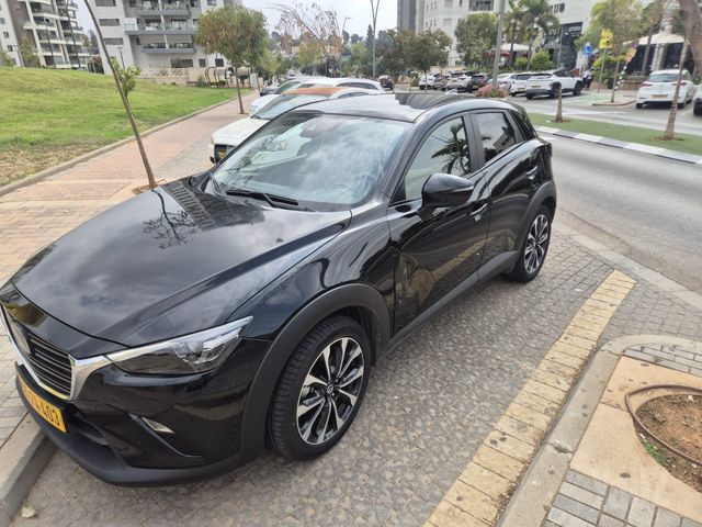 מודעת רכב מאזדה CX-3