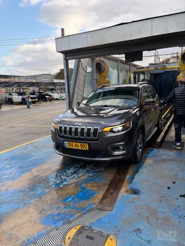 מודעת רכב ג'יפ צ'ירוקי
