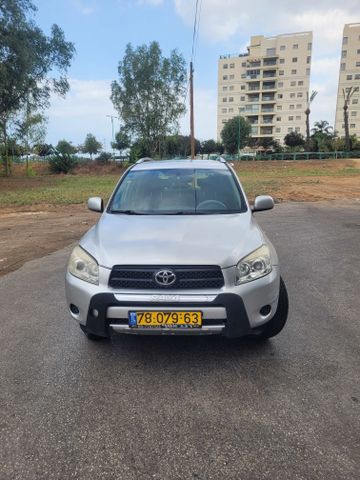 מודעת רכב טויוטה RAV4