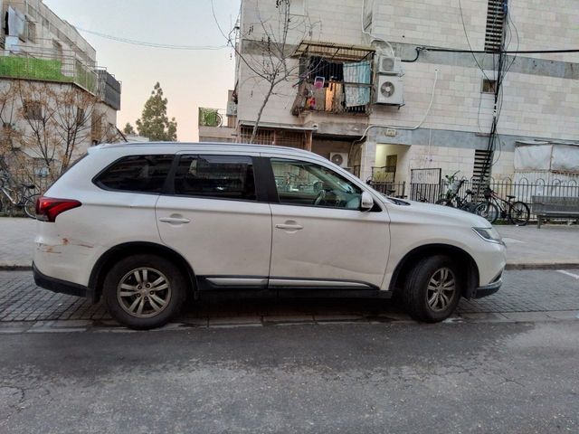 מודעת רכב מיצובישי אאוטלנדר