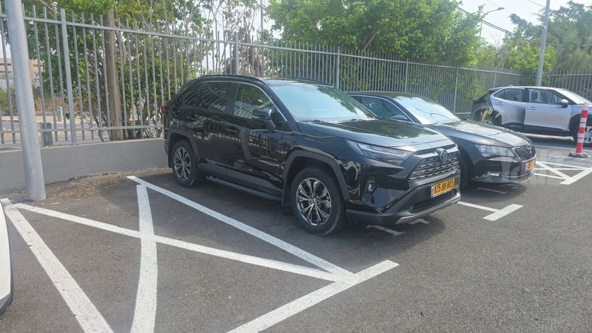 מודעת רכב טויוטה RAV4