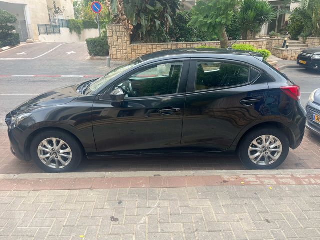 מודעת רכב מאזדה 2
