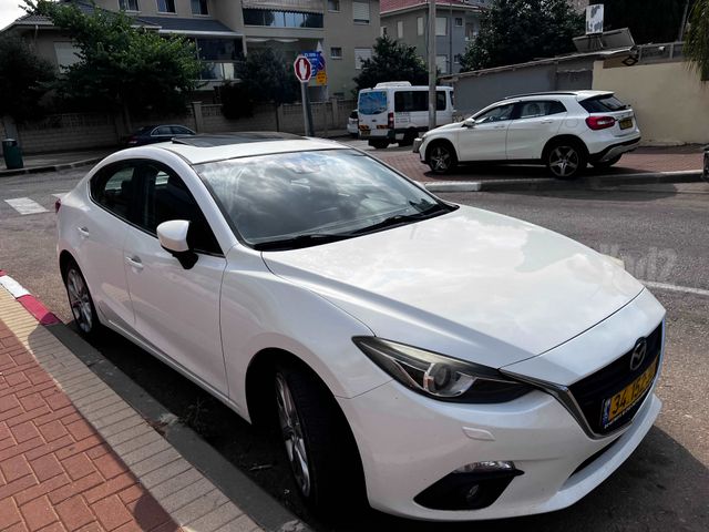 מודעת רכב מאזדה 3