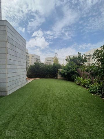 האתרוג 66