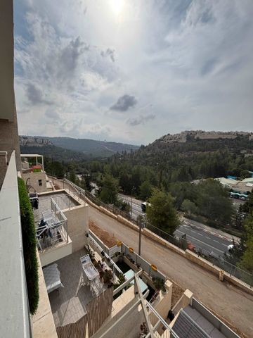 אדמונד סחייק 