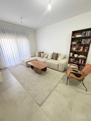 דירה, השכונה המערבית/שכונת השקדיות, מגדל העמק