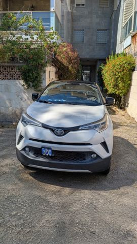 מודעת רכב טויוטה C-HR