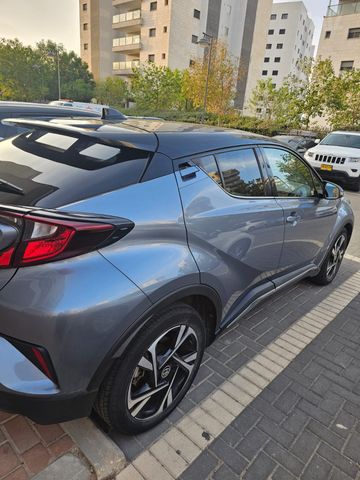 מודעת רכב טויוטה C-HR