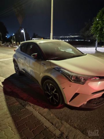 מודעת רכב טויוטה C-HR