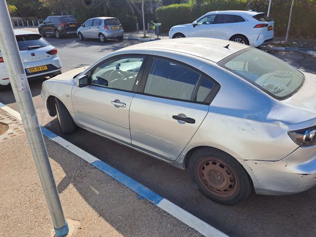 מודעת רכב מאזדה 3