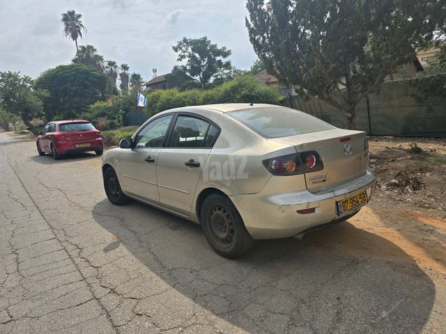 מודעת רכב מאזדה 3