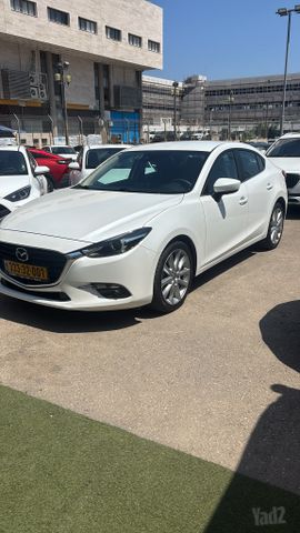 מודעת רכב מאזדה 3