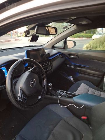 מודעת רכב טויוטה C-HR