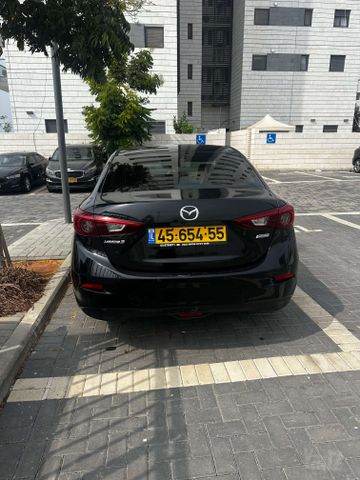 מודעת רכב מאזדה 3