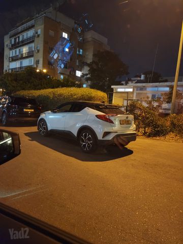 מודעת רכב טויוטה C-HR
