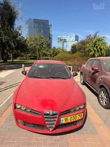 מודעת רכב אלפא רומיאו 159