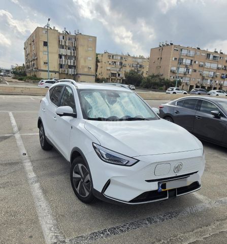 מודעת רכב אם ג'י ZS