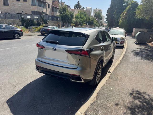 מודעת רכב לקסוס NX