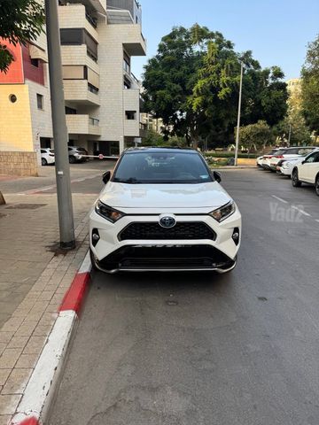 RAV4 4X4 E-Motion פלאג-אין אוט׳ 2.5 (185 כ״ס)