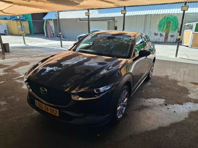 מודעת רכב מאזדה CX-30
