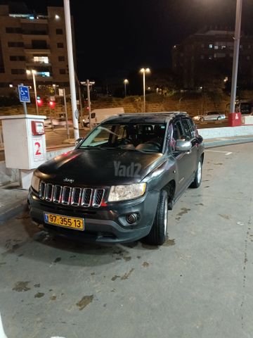 מודעת רכב ג'יפ קומפאס