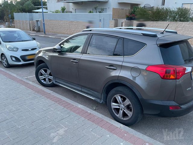 מודעת רכב טויוטה RAV4