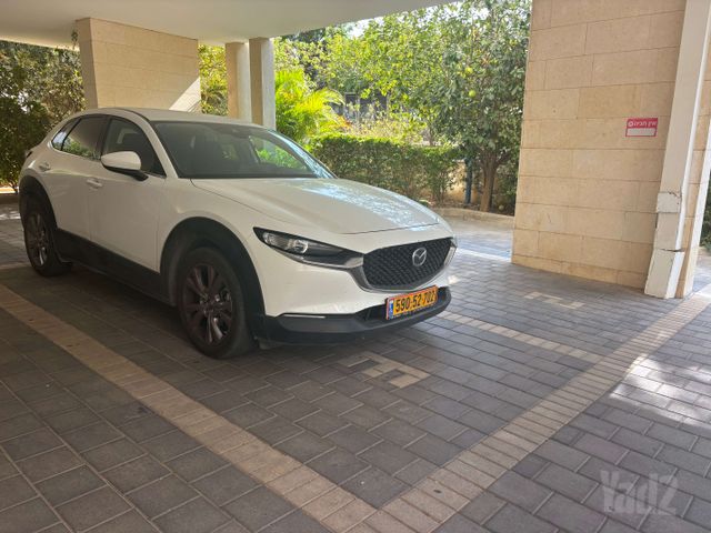 מודעת רכב מאזדה CX-30