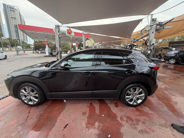 מודעת רכב מאזדה CX-30