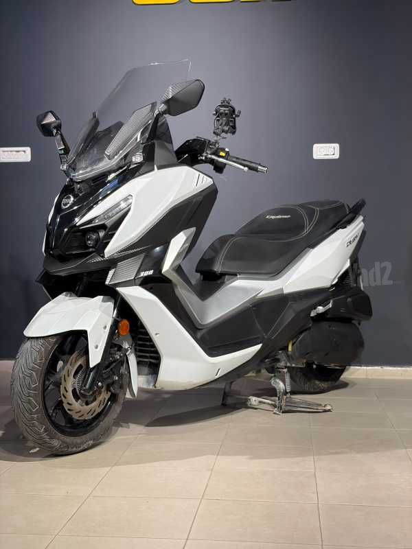 מודעת רכב סאן יאנג קרוזים 300