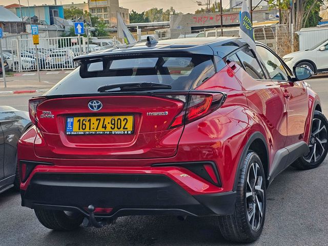 מודעת רכב טויוטה C-HR 2