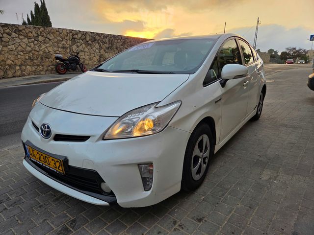 מודעת רכב טויוטה פריוס